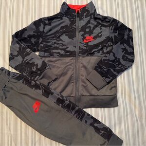 2T Nike Sweat Suit